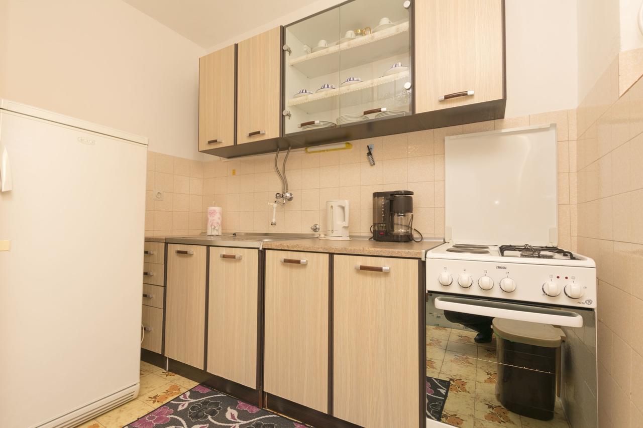 Apartments Visnja Примоштен Екстер'єр фото