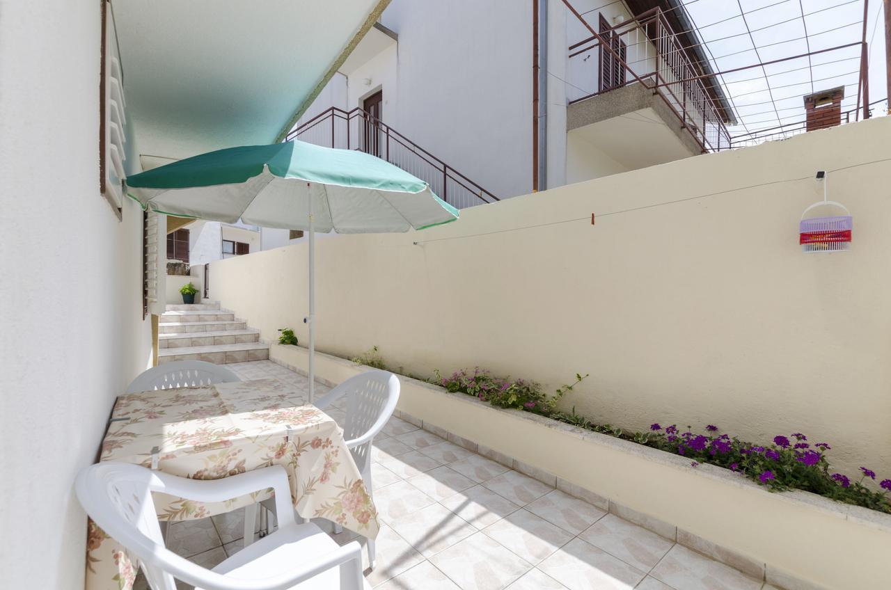 Apartments Visnja Примоштен Екстер'єр фото