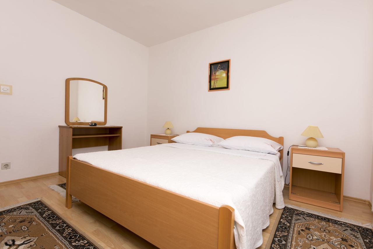 Apartments Visnja Примоштен Екстер'єр фото
