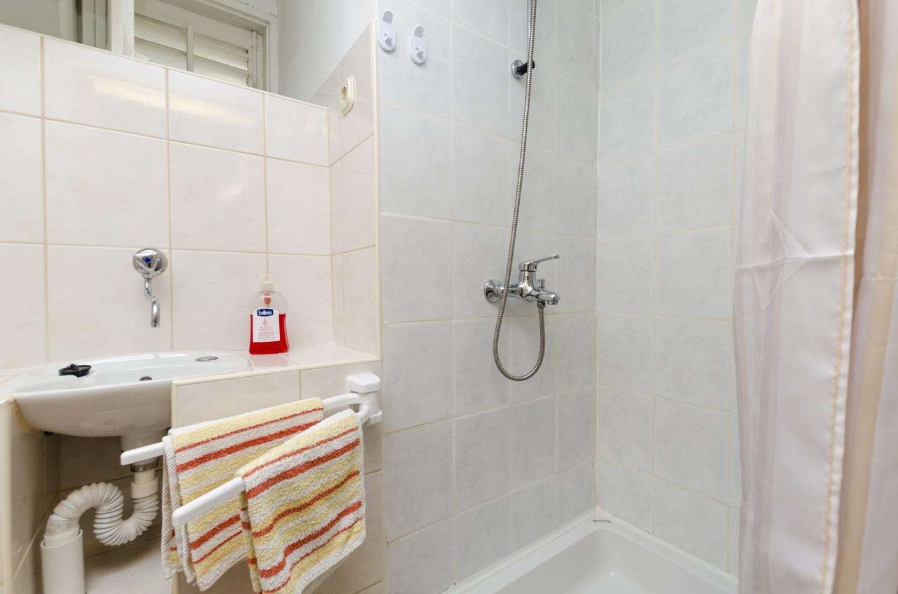 Apartments Visnja Примоштен Екстер'єр фото