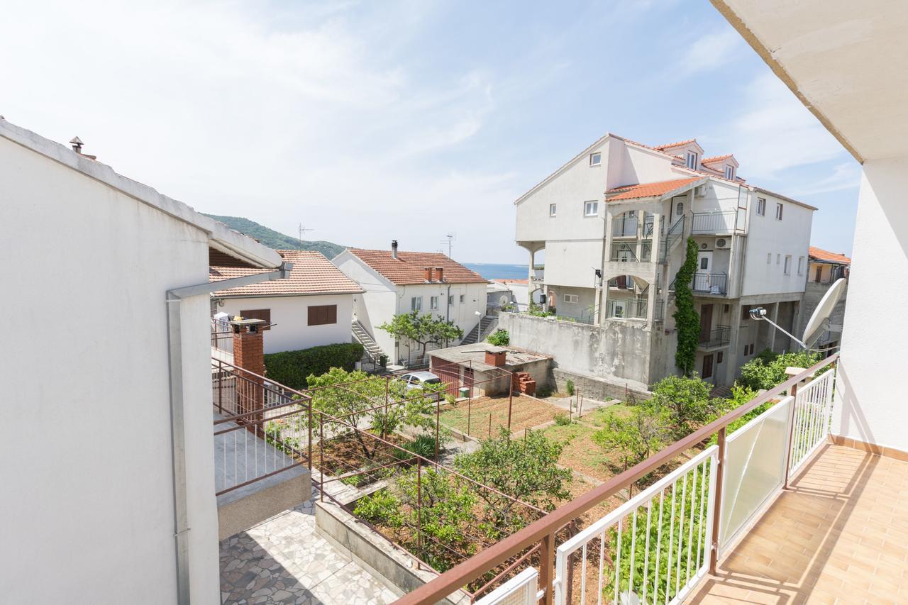 Apartments Visnja Примоштен Екстер'єр фото