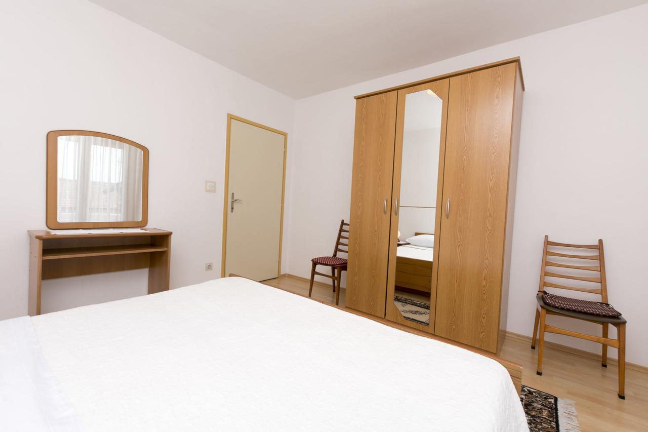 Apartments Visnja Примоштен Екстер'єр фото